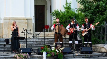 Petra je skupaj s Štefanci zapela pesem Mamina ruta